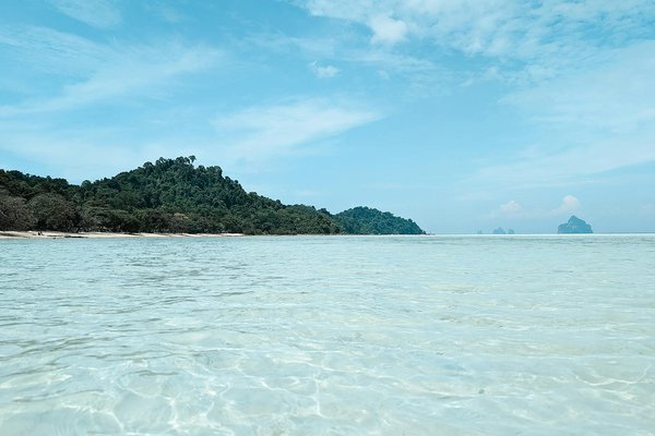 How Can Travelers Enjoy Budget-Friendly Experiences in the UK?