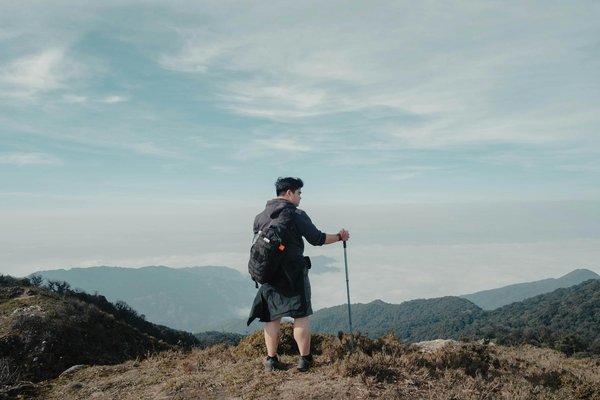 How do you find UK rentals with the best local cuisine experiences?